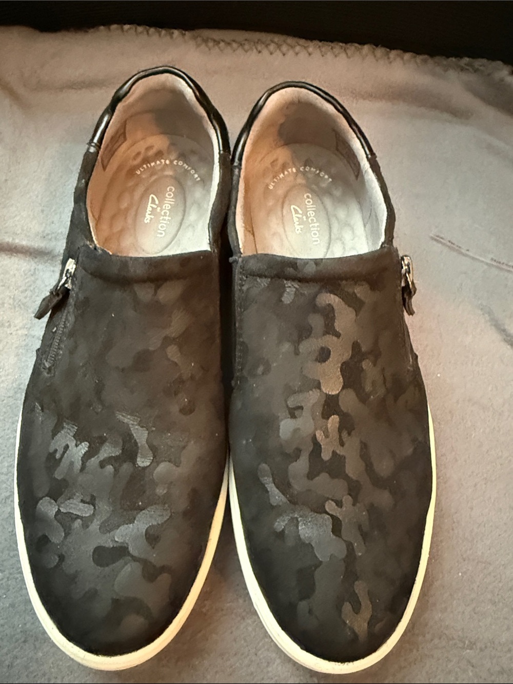 Clarks Women’s Black Camouflage Slip-On Loafers 9 1/2 wide